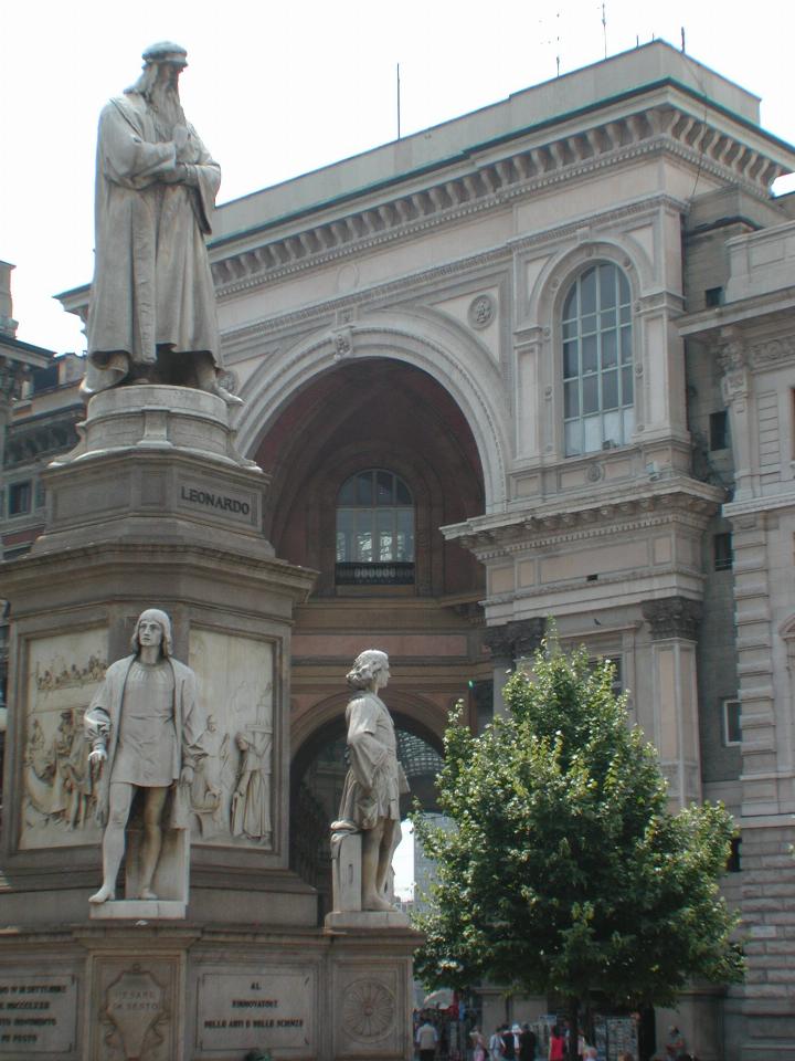 Leonardo (Da Vinci?) statue just outside Milan's Vittoria Emmanuele II Galleria