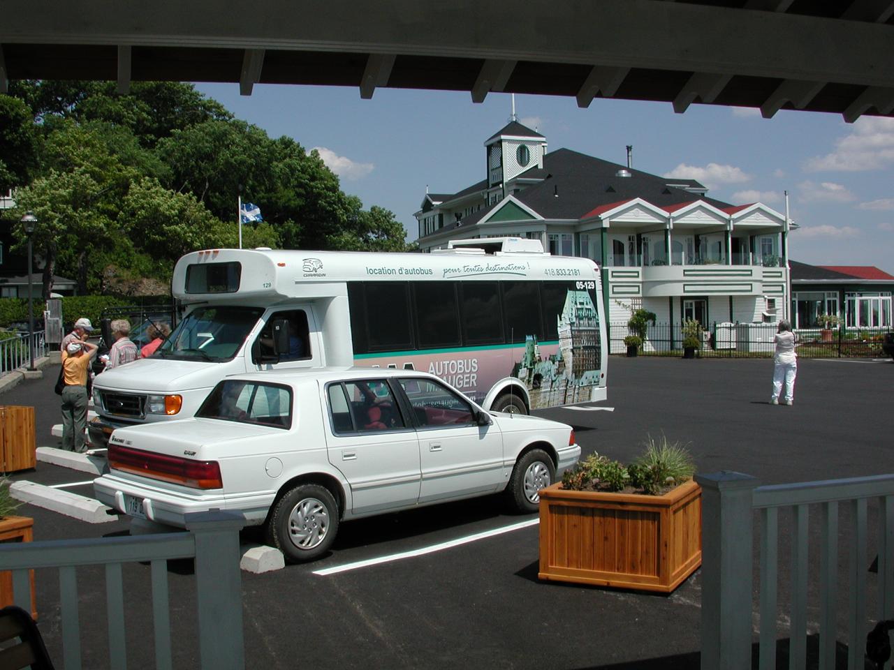 Tour bus and lunch restaurant on Île d'Orleans; preparing to reboard the bus
