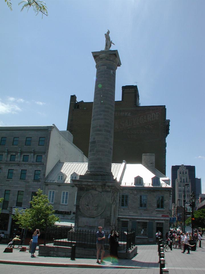 Statue at head of Place Jacques Cartier (with well endowned facilities :)
