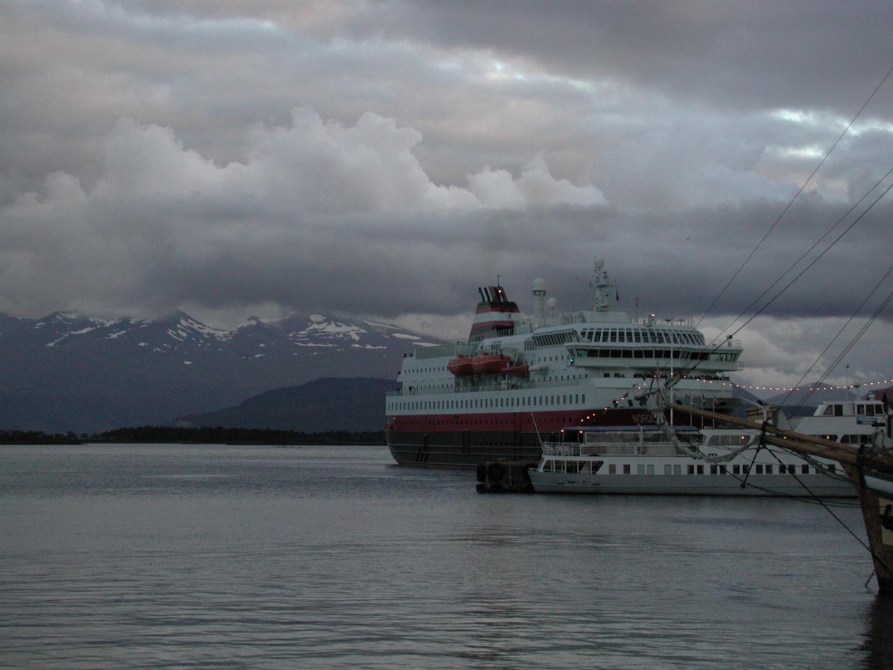 KPLU Viking Jazz: Coastal ferry at Molde wharf maneuvering away from wharf