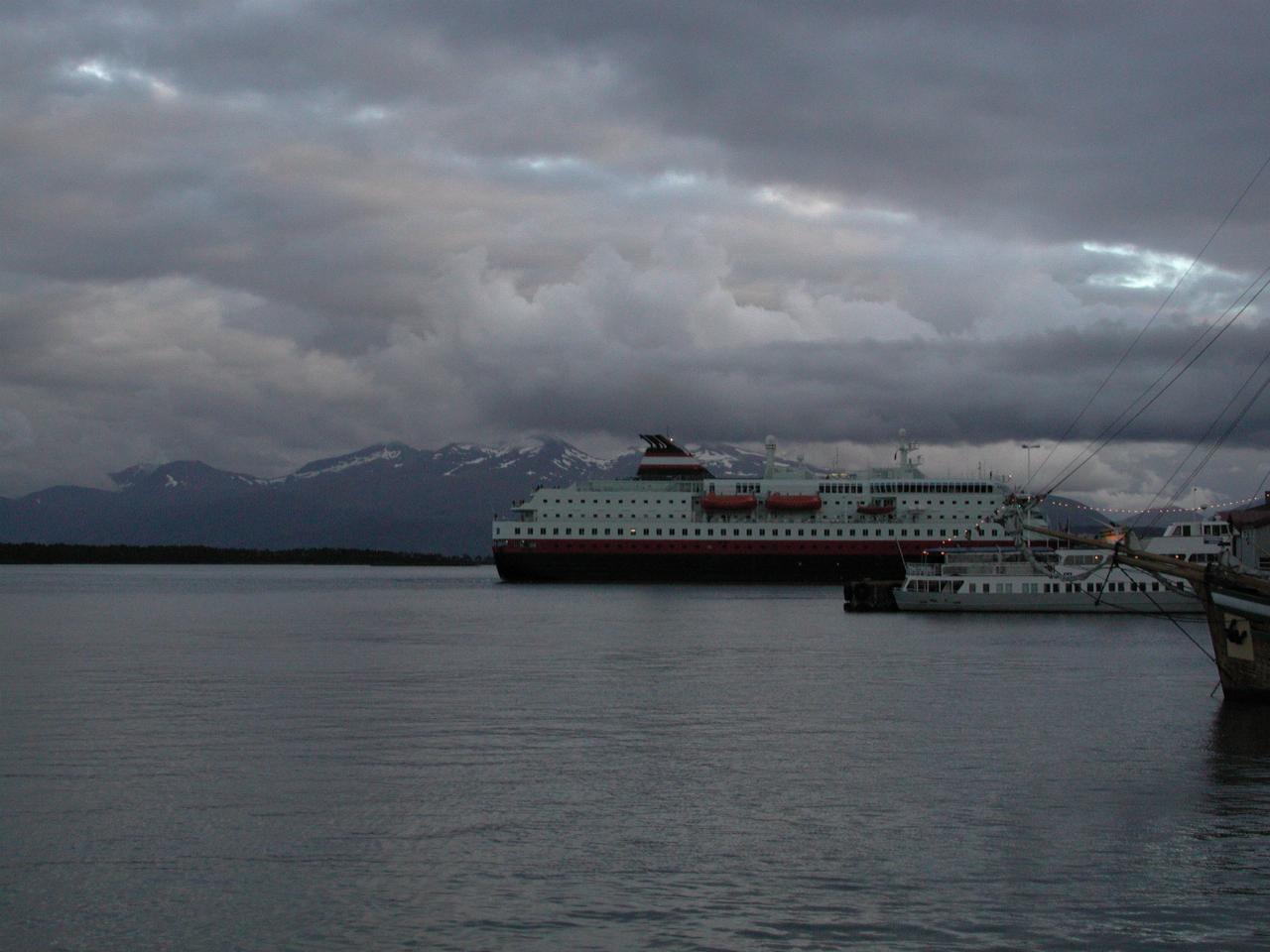 KPLU Viking Jazz: Coastal ferry at Molde wharf maneuvering away from wharf