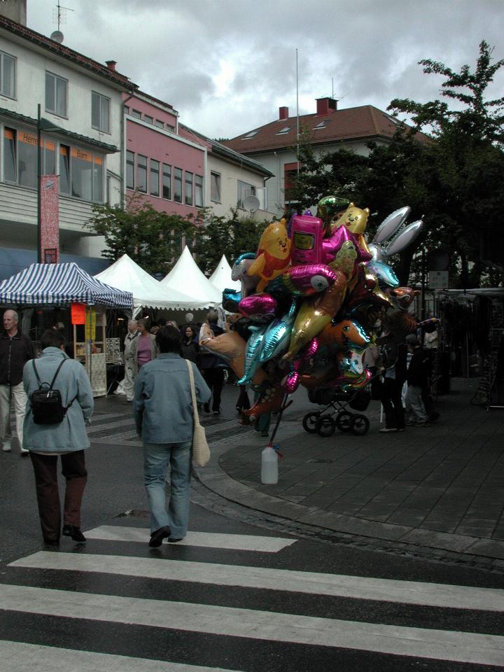 KPLU Viking Jazz: Balloons for sale on Molde's main street during the jazz festival