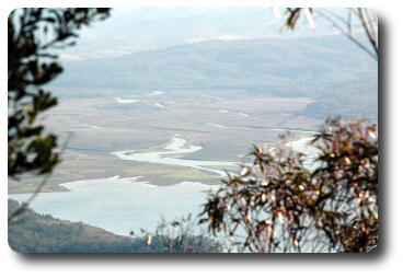 Looking south along Burragorang Valley