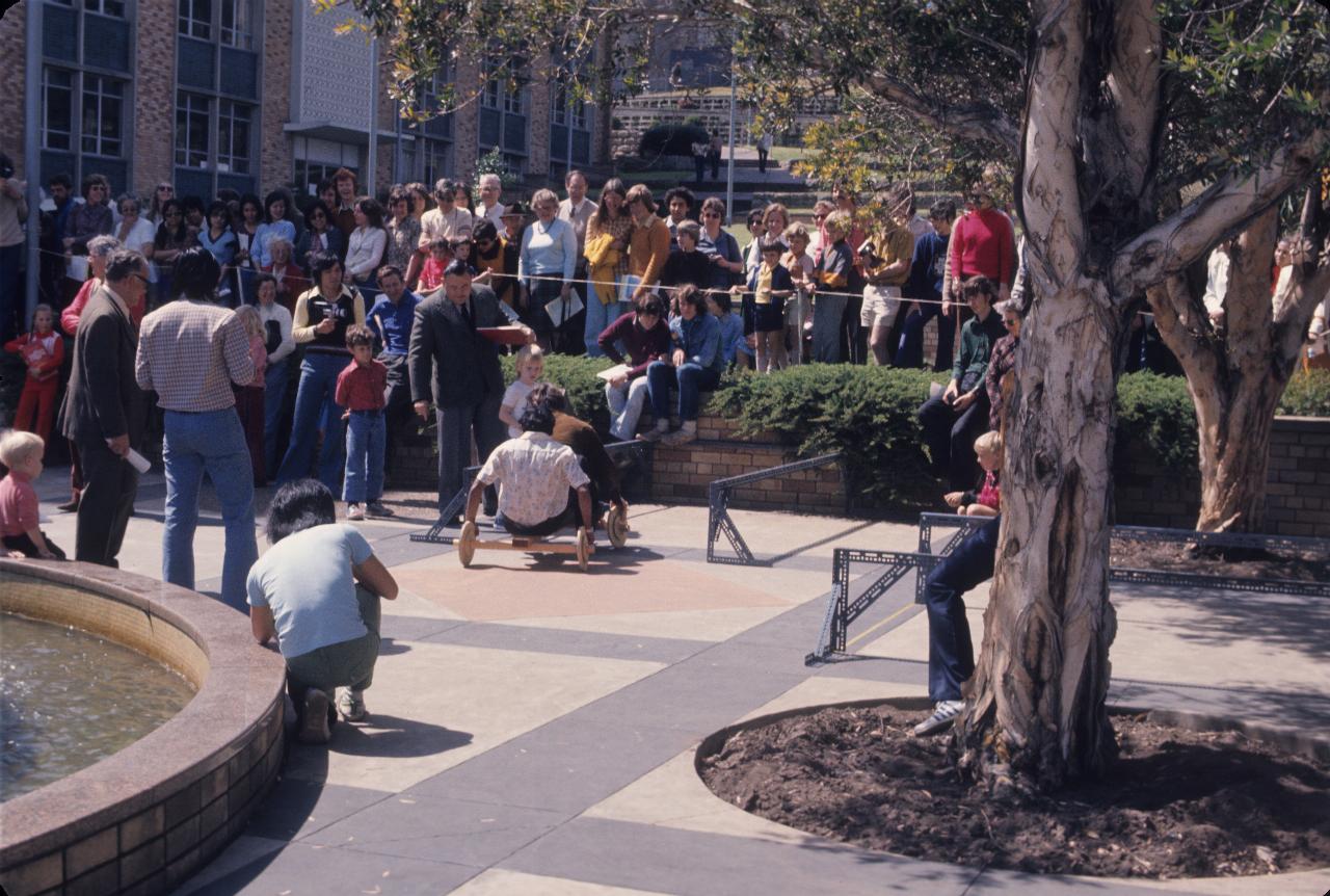 The billy cart entering a blocked slot, from which reversing is required