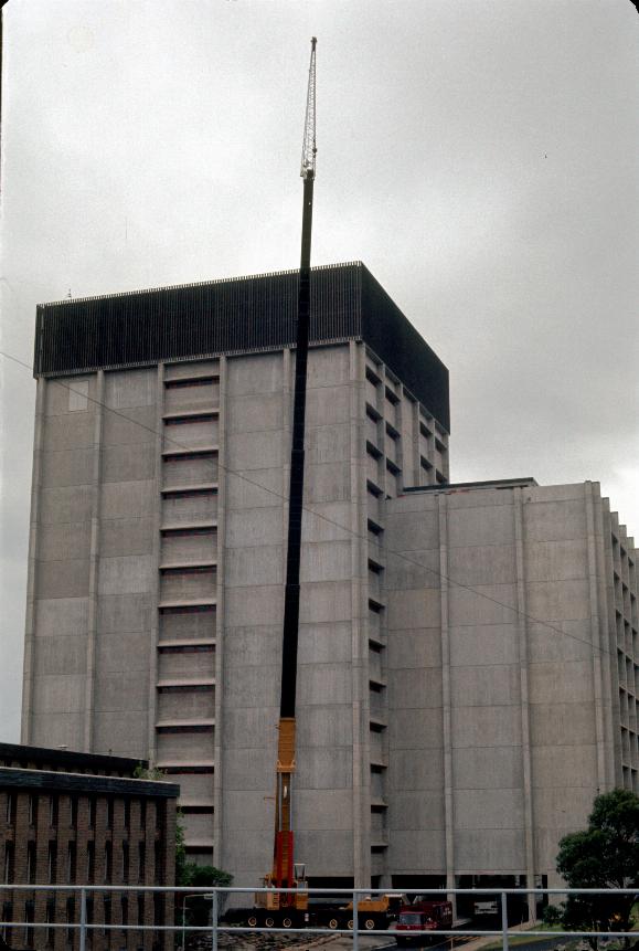 Hydraulic crane at Library Building - equal largest in the world