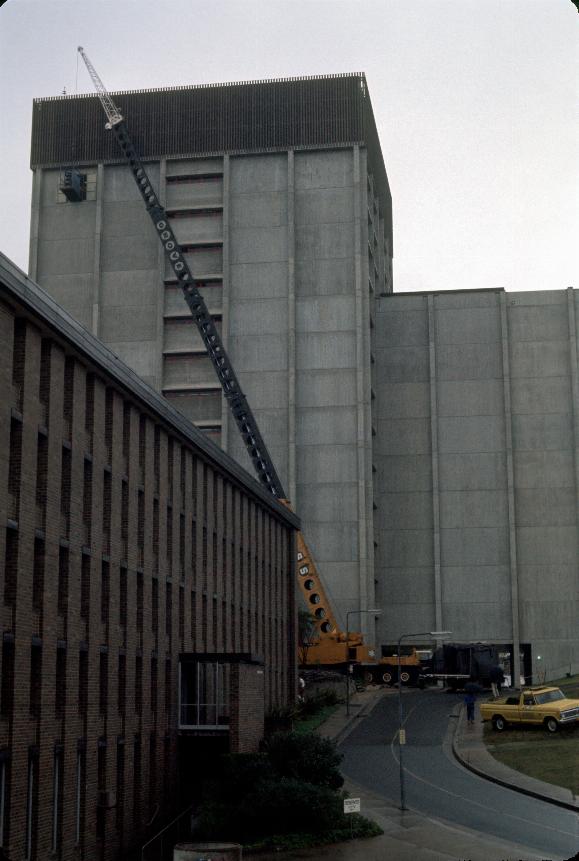 Long view of the lifting in operation