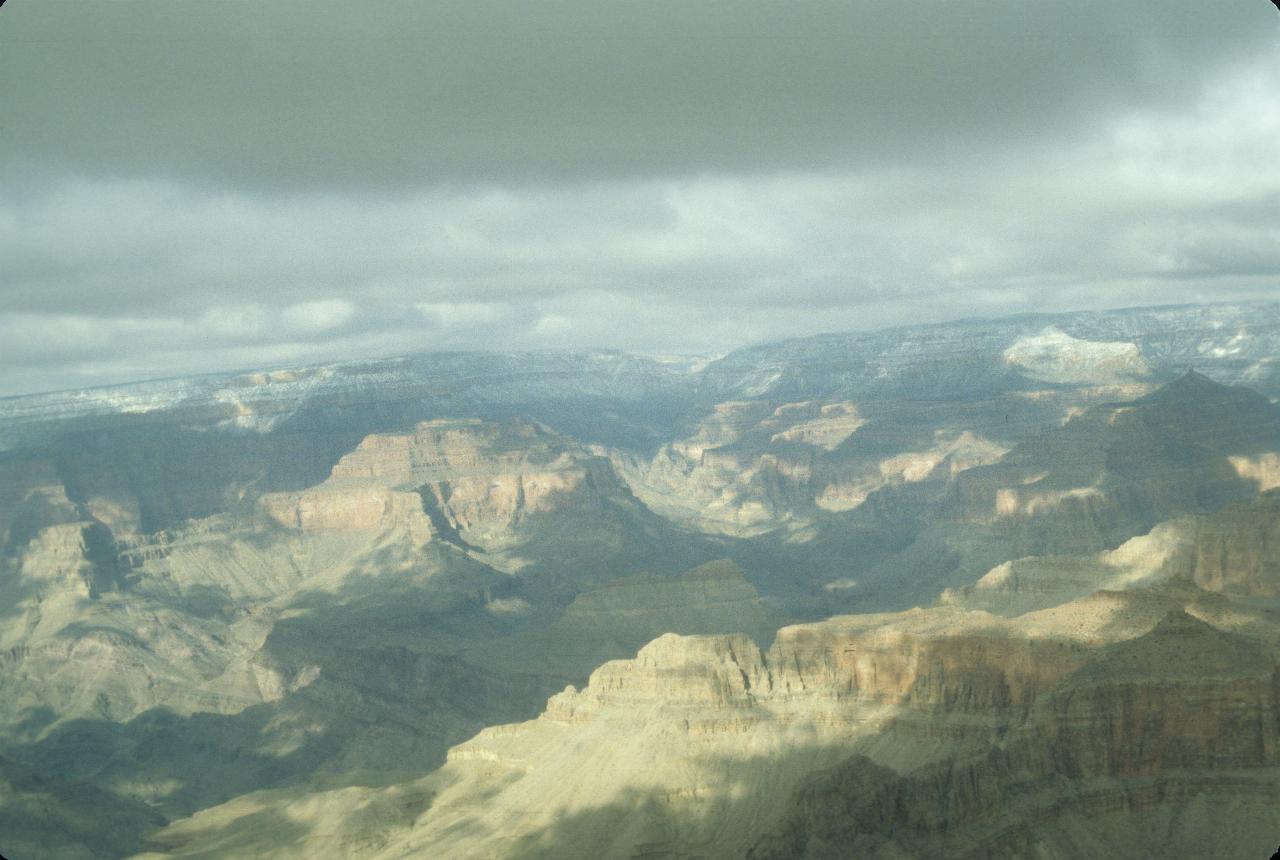 More light and shade at the Grand Canyon