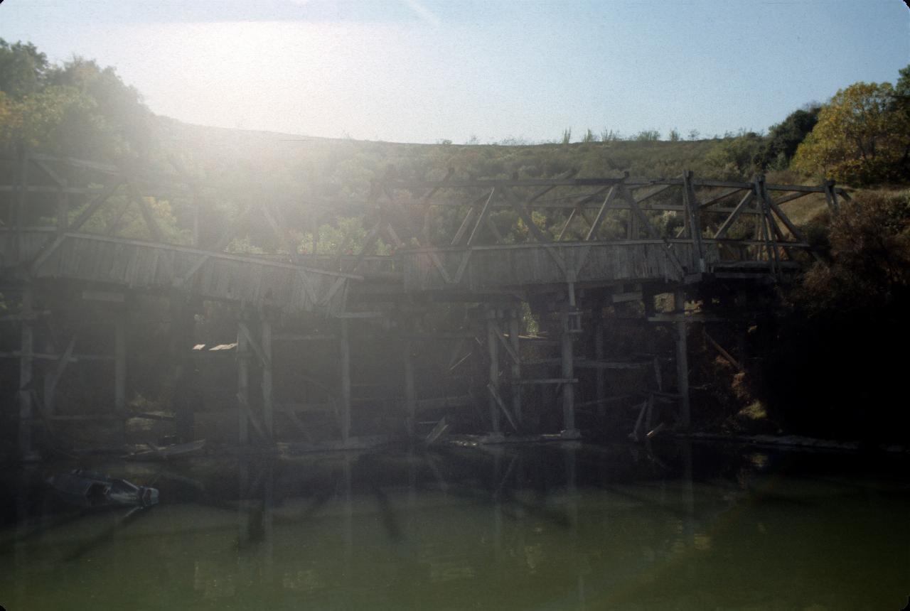 Collapsing bridge at Universal Studios