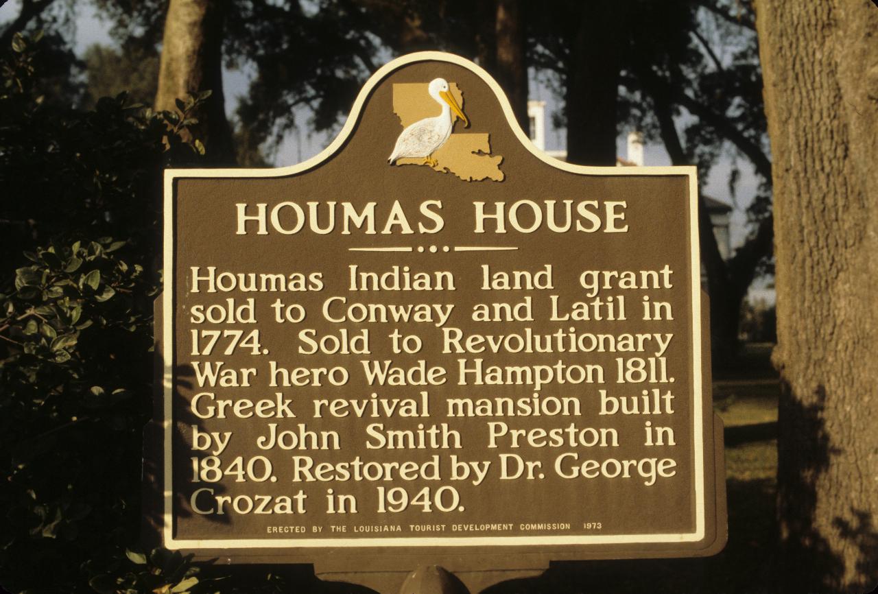 Sign at the front of Houmas House