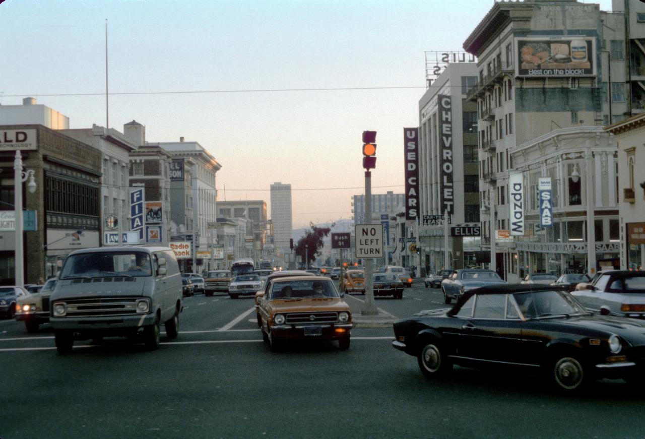 Probably Van Ness Street at Pine, looking south (towards CBD)