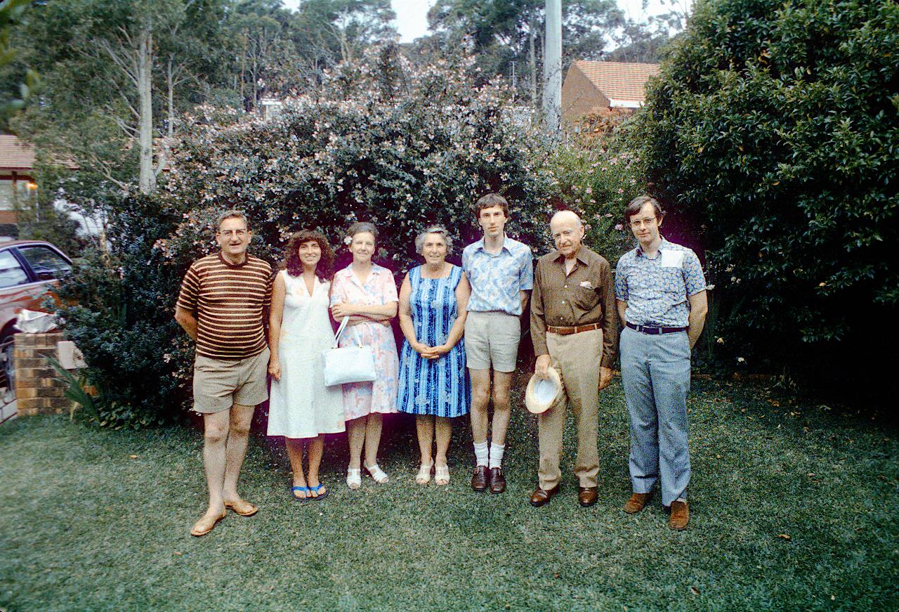 L-R: Frank, Maryellen Hall, Mum, Jean, Laurie Hall, Dad, Lindsay.  Location unknown