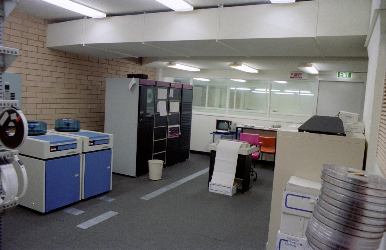 Computer room with 4 racks of PDP-11, 2 blue and cream disks