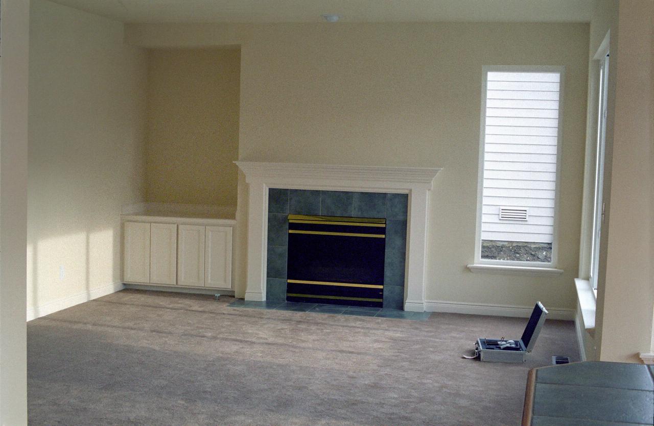 Family room without furniture