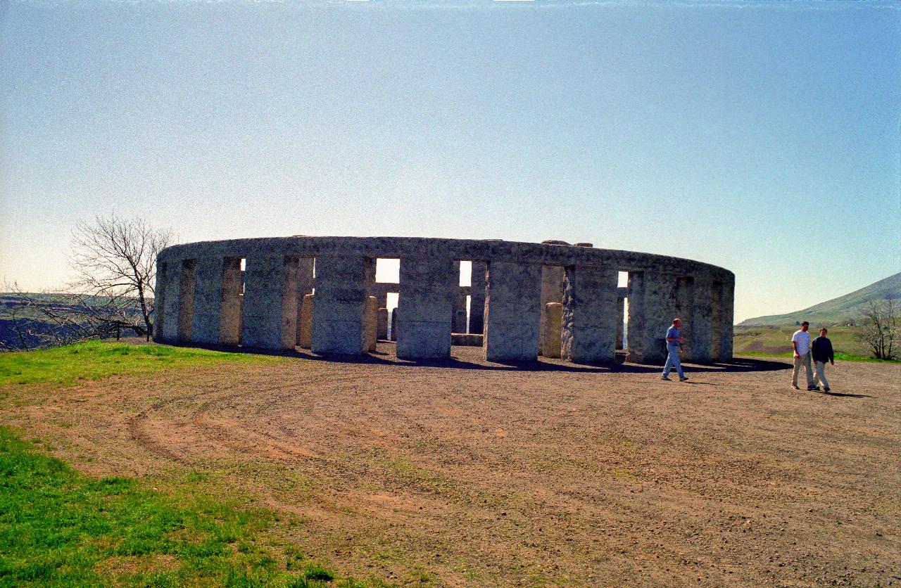 Circular building of pillars with connecting ring on top