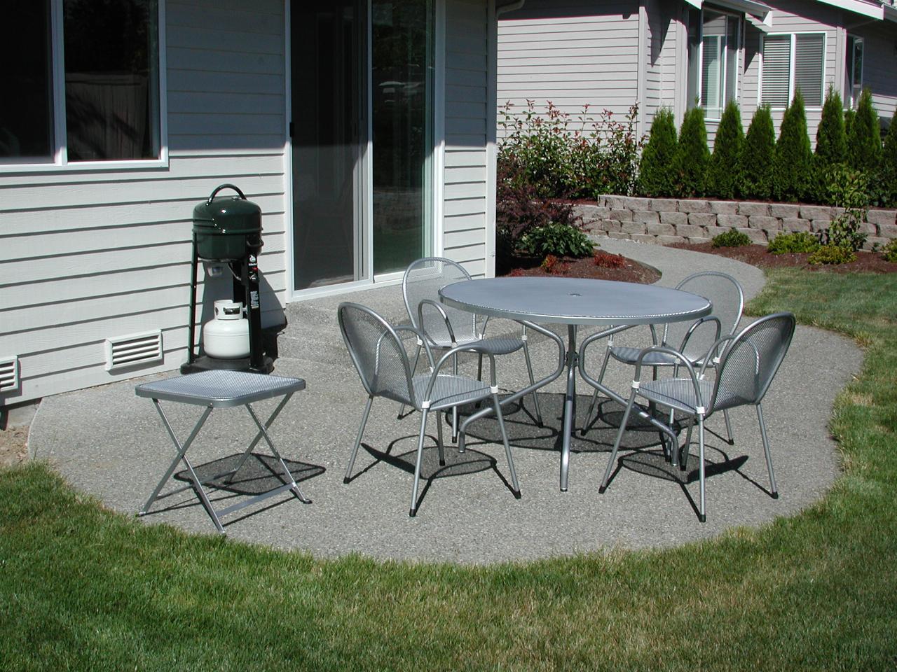 Metal mesh patio set - 4 chairs, table and side table