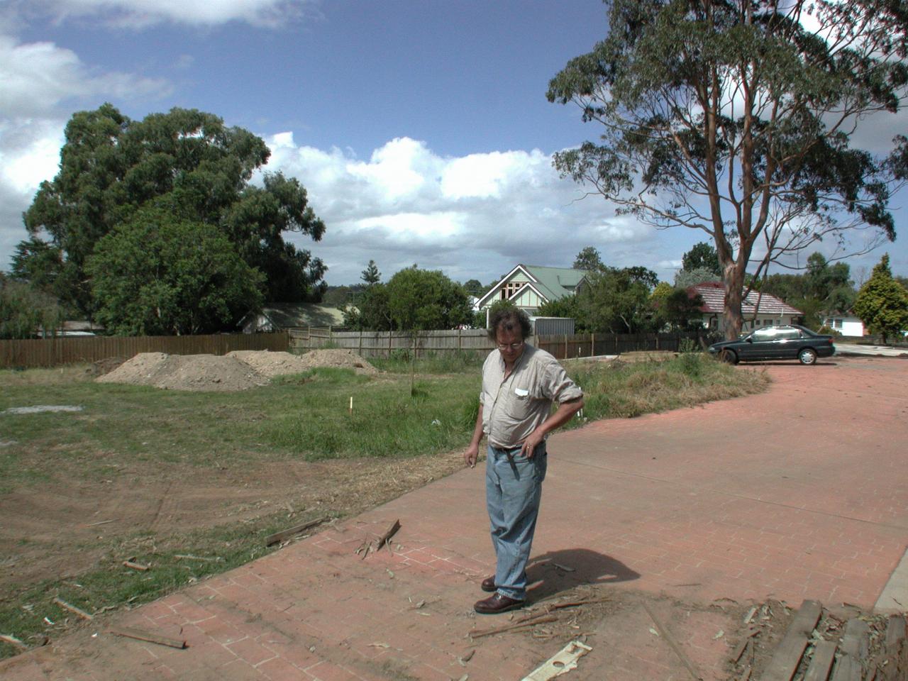 Peter Mason/Cindy Williams land at Asquith