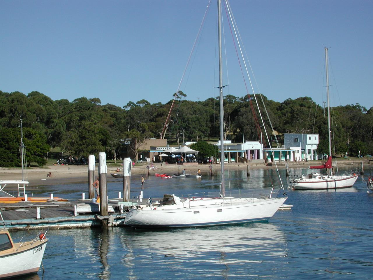 Gunnamatta Park, with restaurant where we ate at Christmas