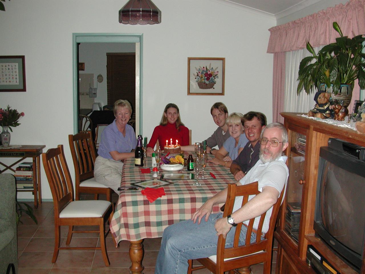 Farewell family dinner at Bonnet Bay (LtoR: Yvonne, Natalie, Keiran, Michelle, Cameron, Lindsay)