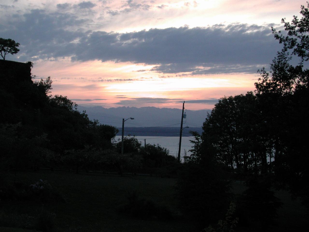 Sunset over the Olympic Mountains, as seen from Duwamish Head park