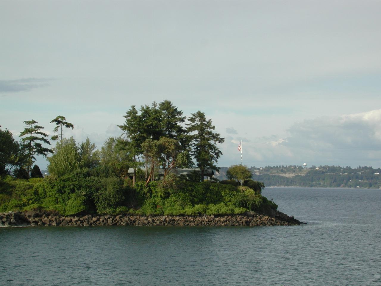 Homes on the way out of Winslow Harbour, Bainbridge Island