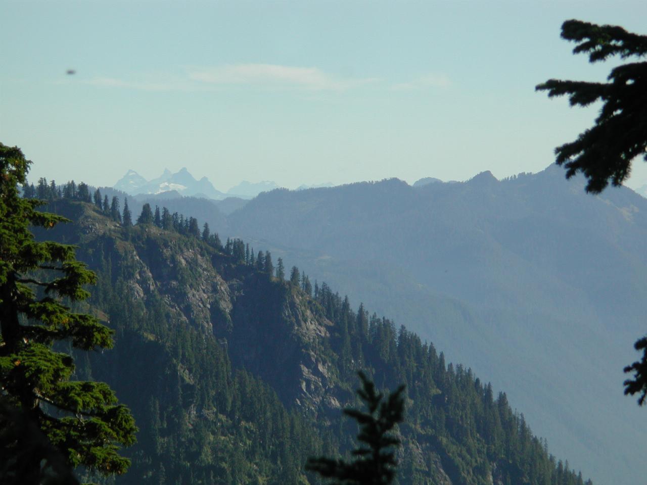 Cascade peaks from Artists Point parking lot