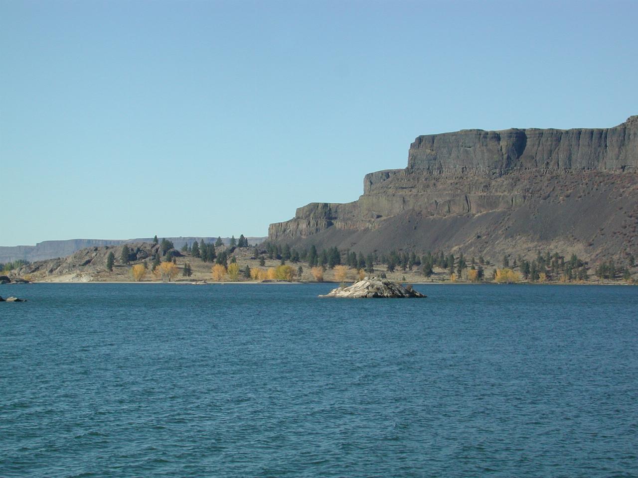 Steamboat Rock and Steamboat Rock State Park, Lake Banks