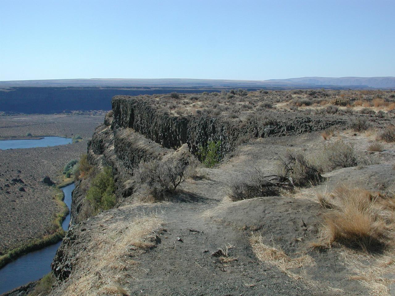 Dry Falls, looking south along erosion path