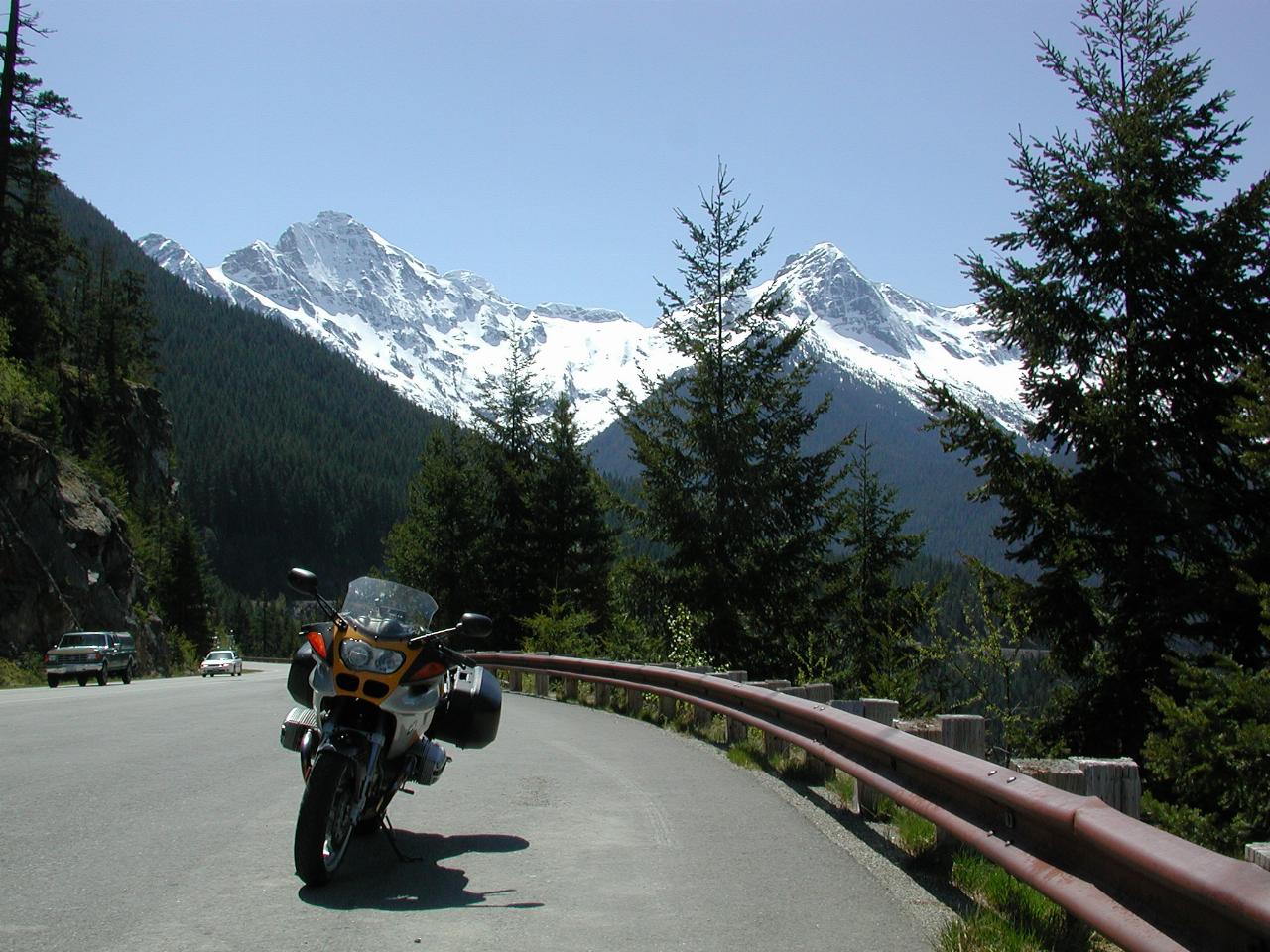 The R11S at another lookout, and glorious mountains too