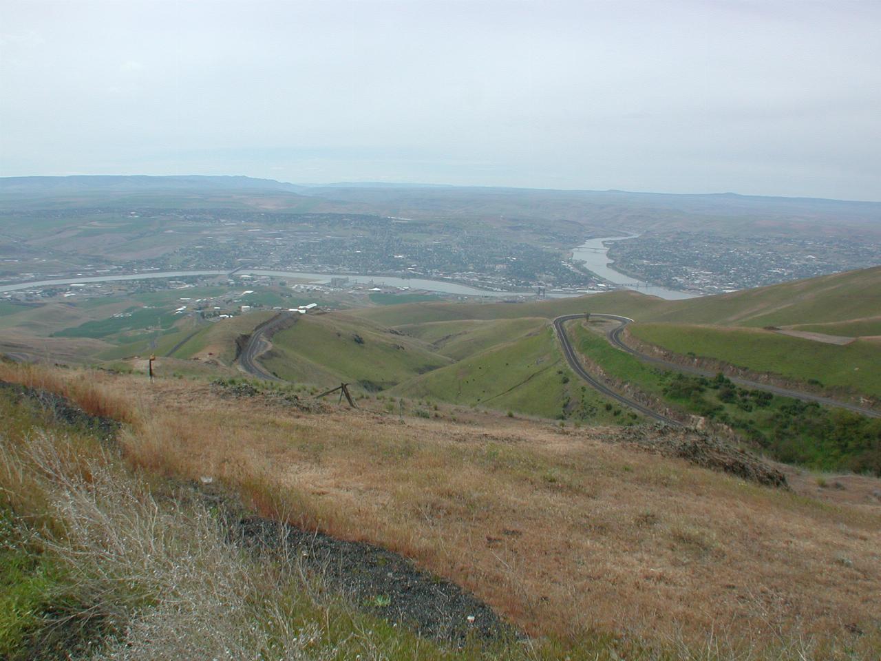 View of the Spiral Highway, and Lewiston ID on left, Clarkston WA on right.  River joining from left is Clearwater; other river is Snake