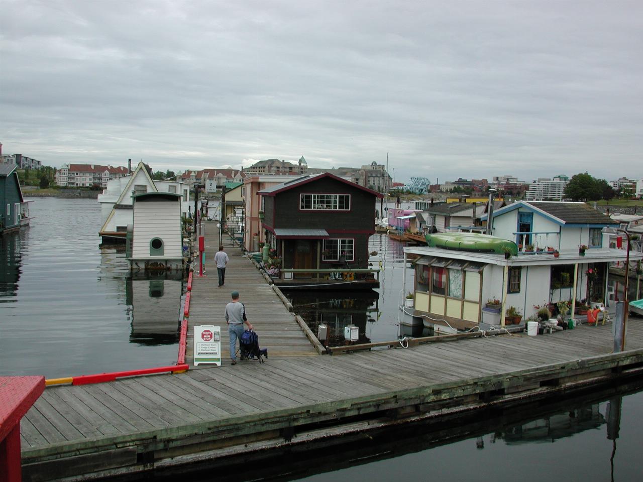 House boats on Victoria Harbour