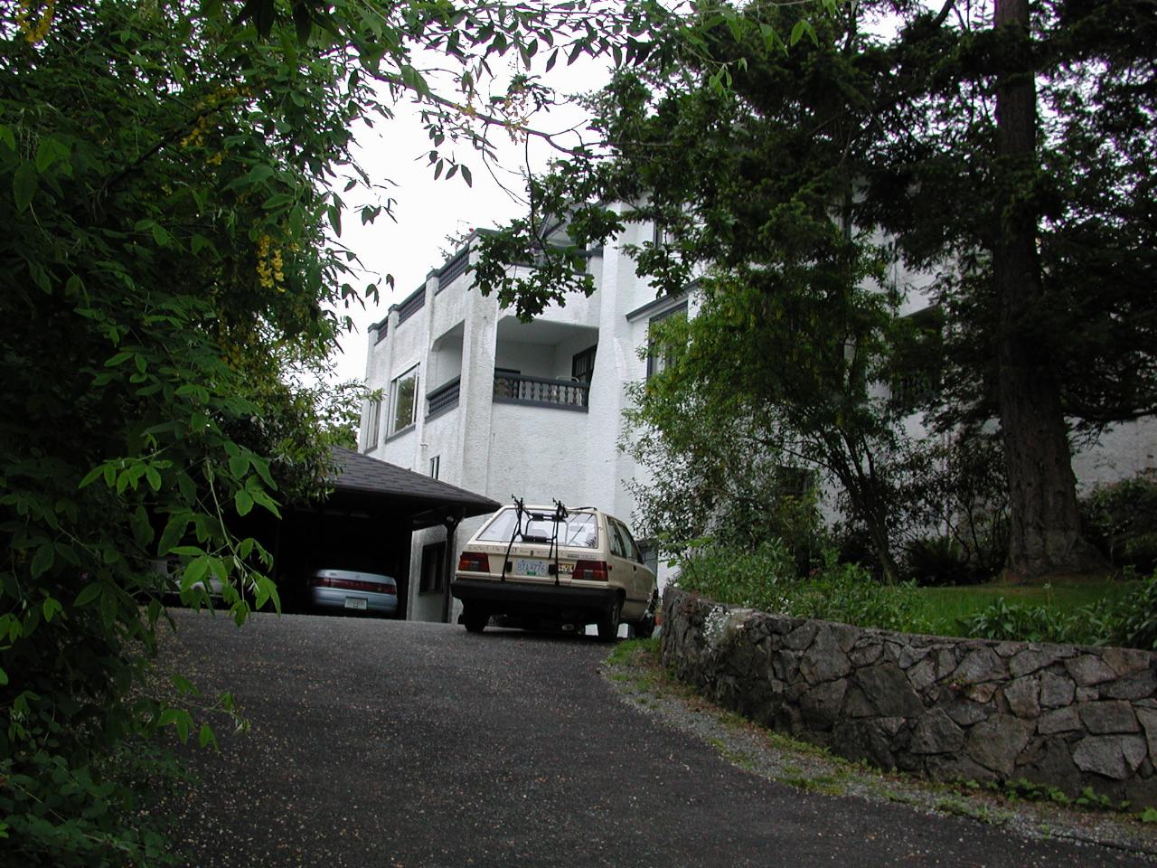 Mobile home + barge = house boat, Victoria BC (Mark and Donna too)dscn2316.jpg: Donna's home