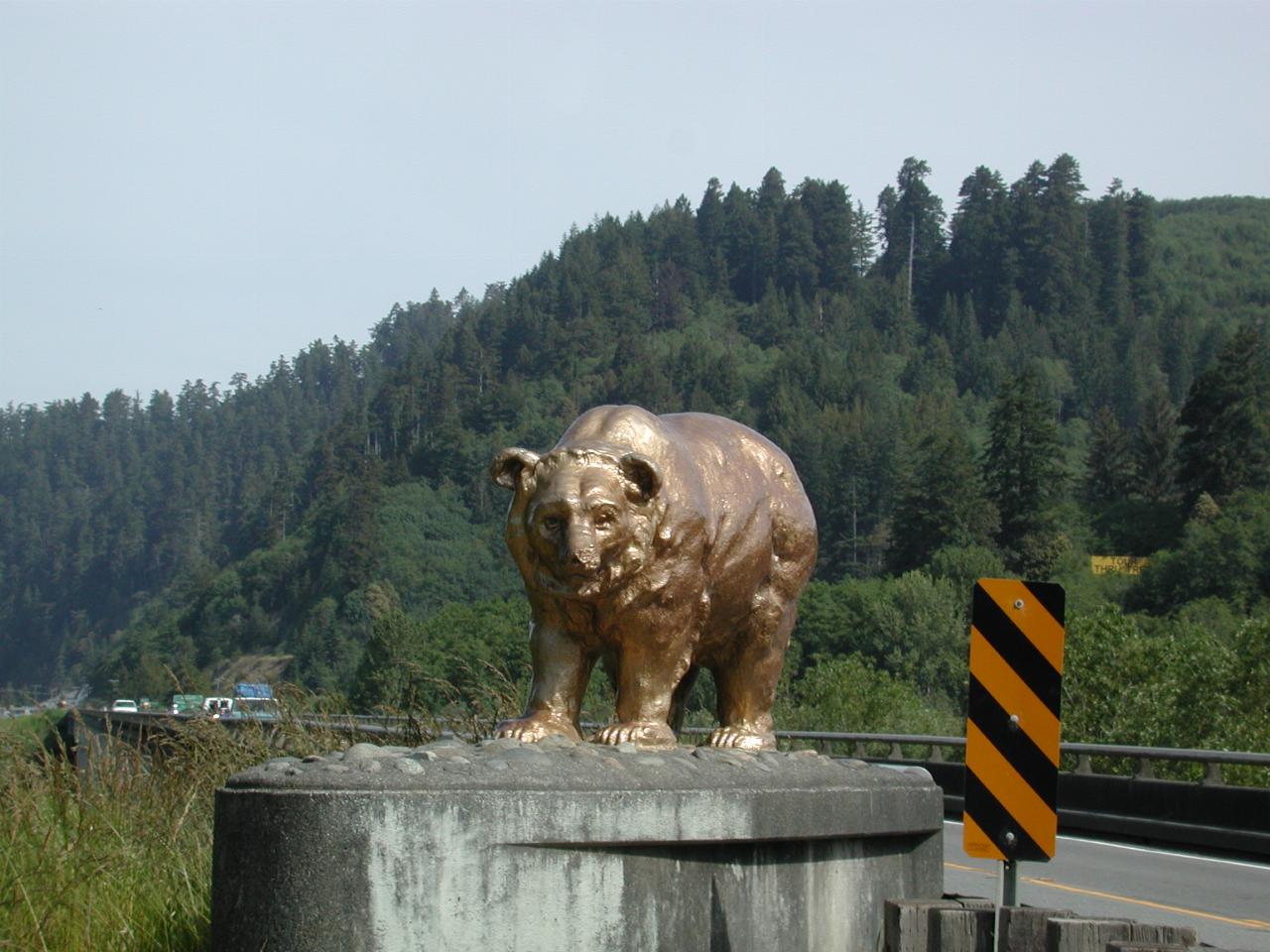 Combining two state symbols - the bear and golden state, on bridge over Klamath River on US101