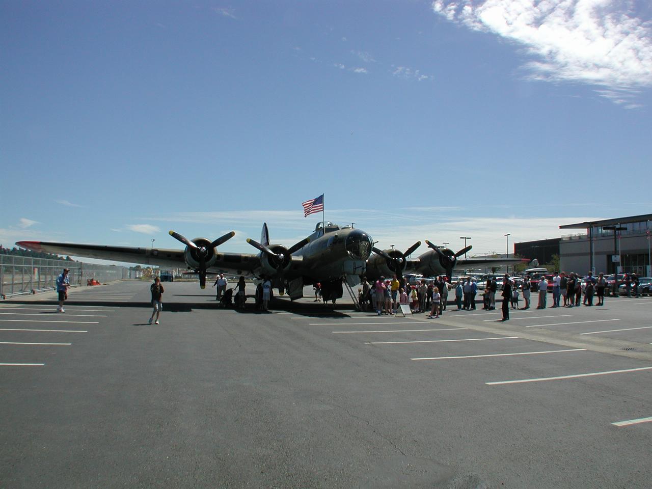 B-17 and line waiting for walkthrough tour