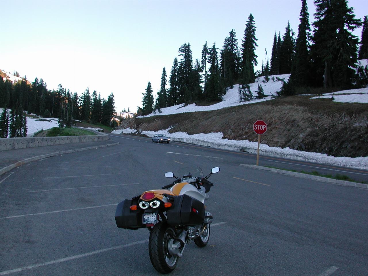 R1100S and looking towards Chinook Pass