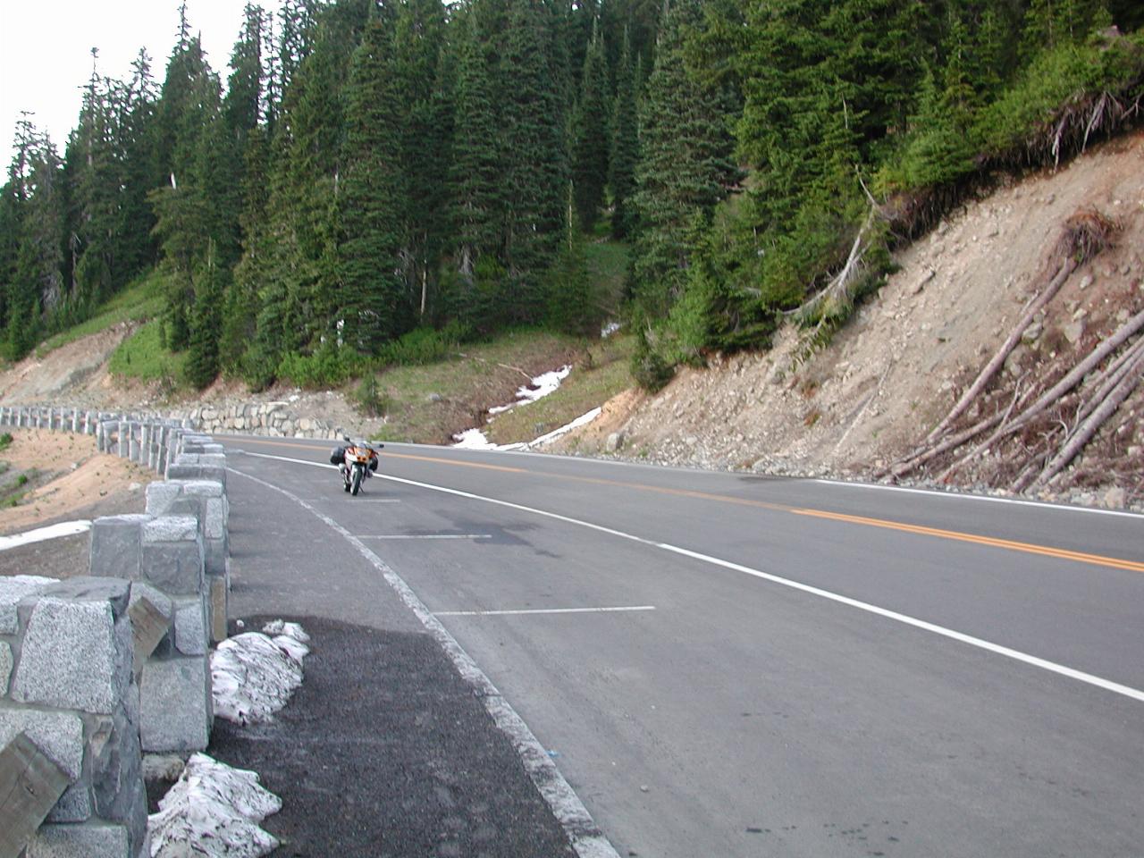 R1100S at Chinook Pass, inside Mt. Rainier National Park