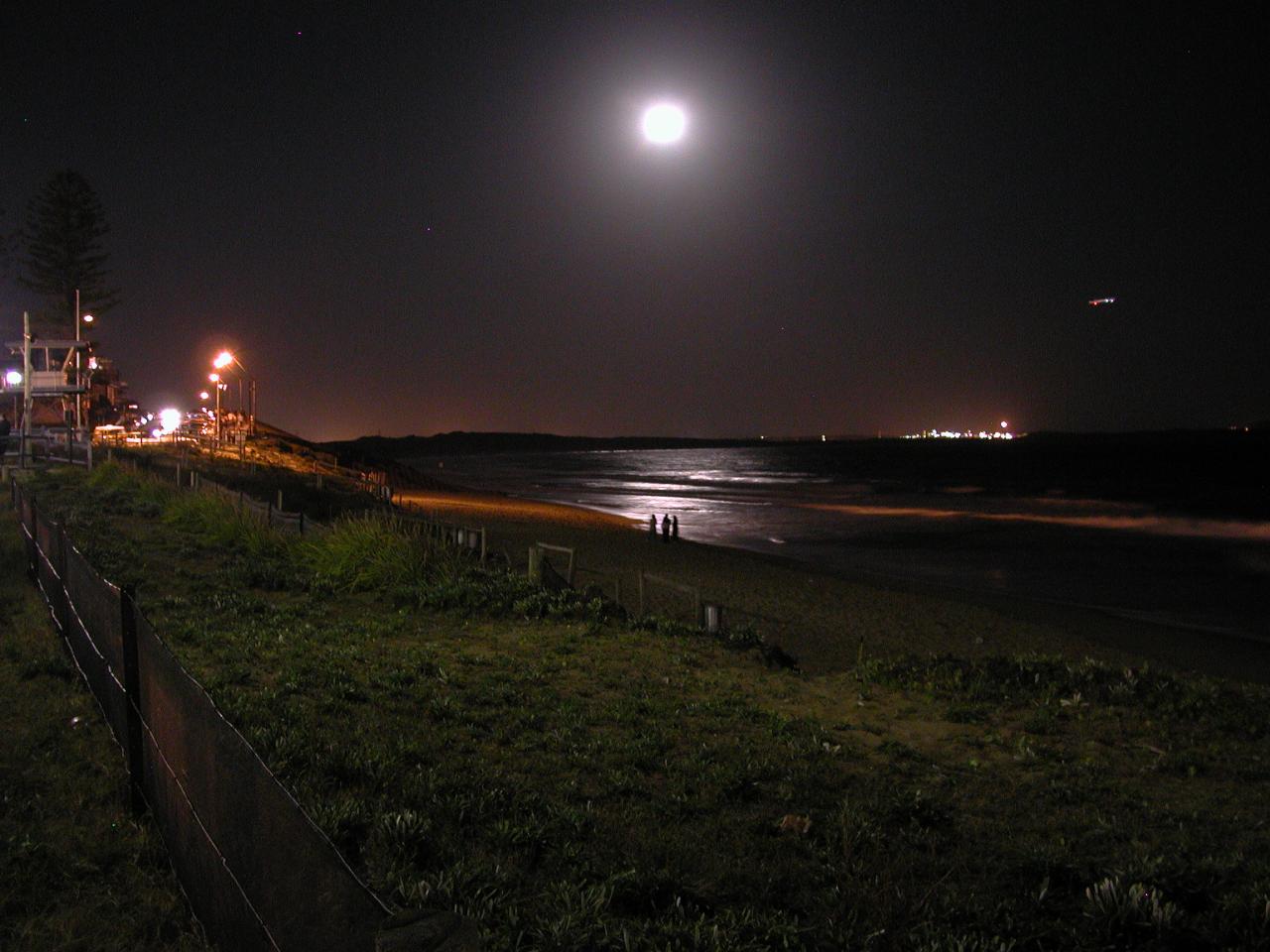 Cronulla by night, looking towards Kurnell with landing plane