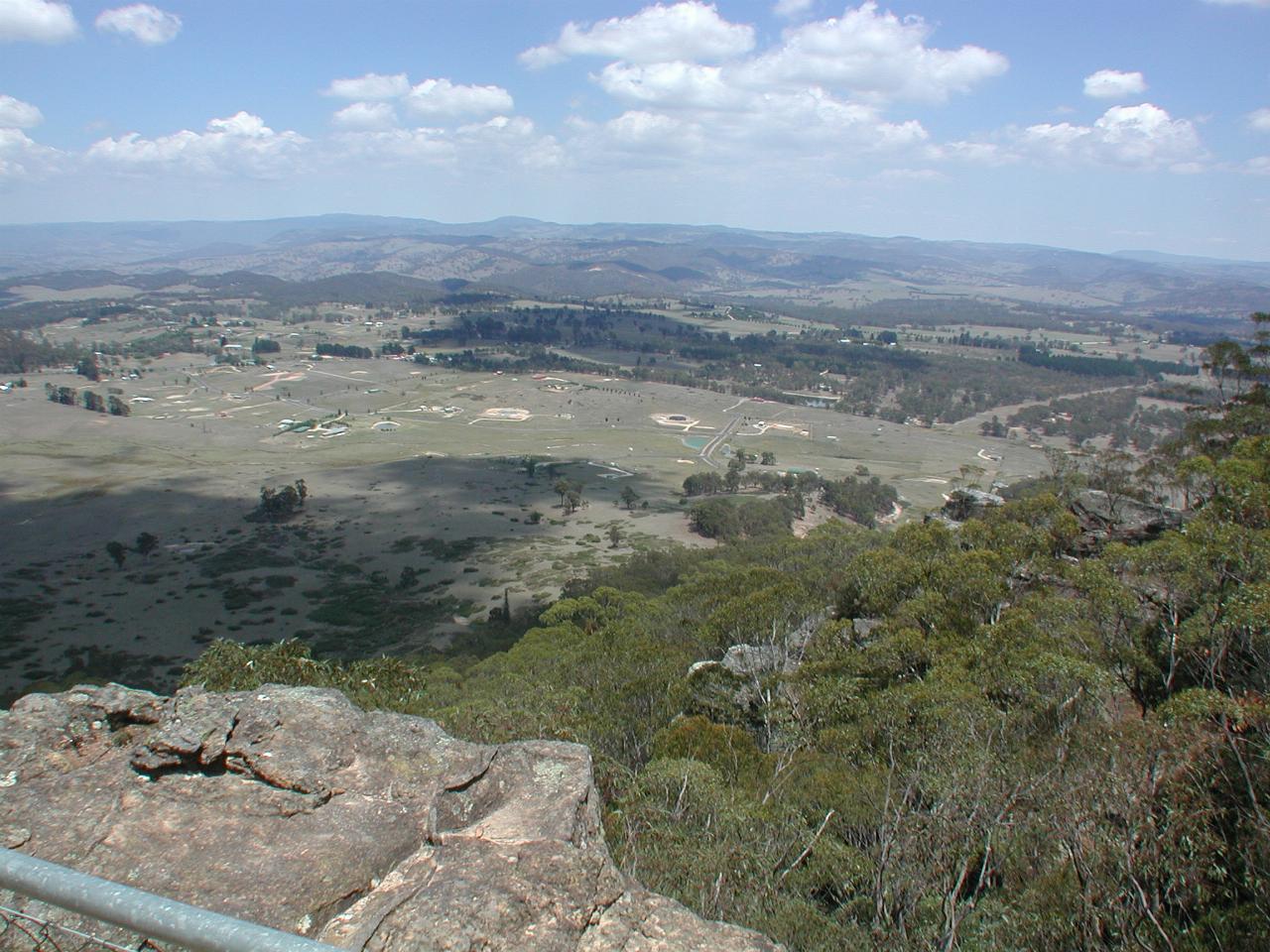 Barden's Lookout view west from Blue Mountains (wide angle)