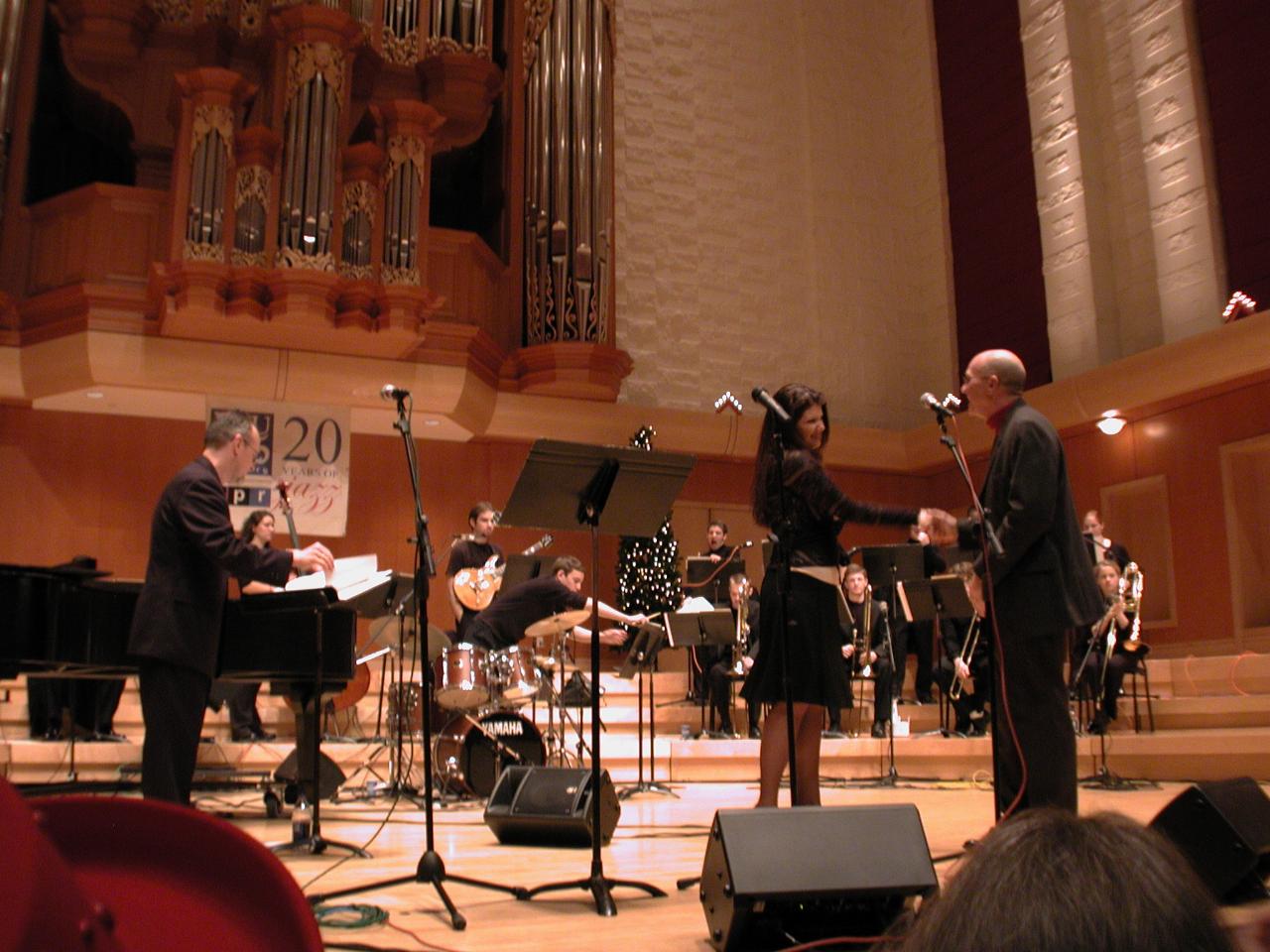 Nick Morrison thanking Jane Monheit after her set