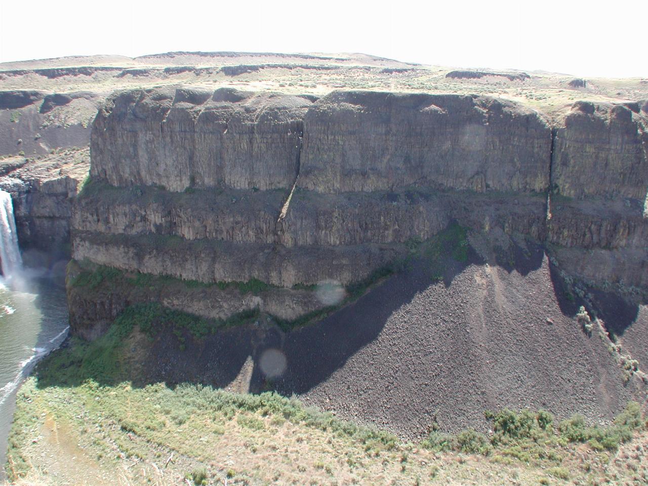 CtS2004: Palouse Falls, showing opposite wall, with crack