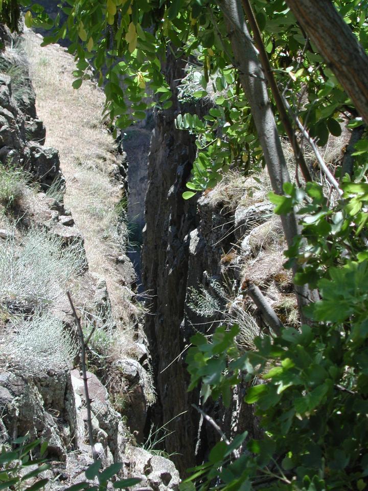 CtS2004: Palouse Falls looking down crack in rock on our side.