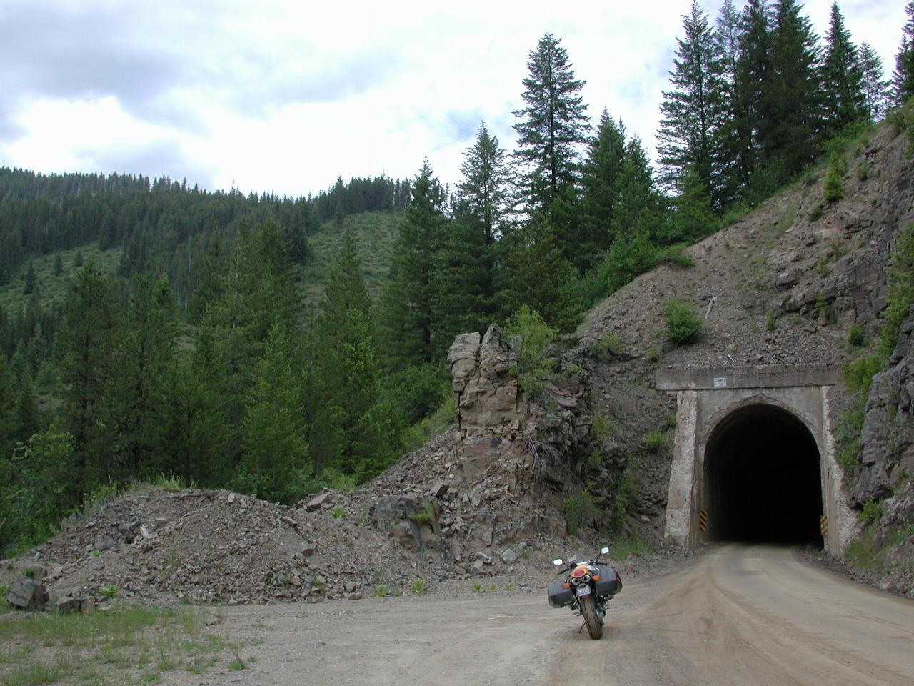 CtS2004: Sunday ride along railroad grade from Avery to Wallace, ID