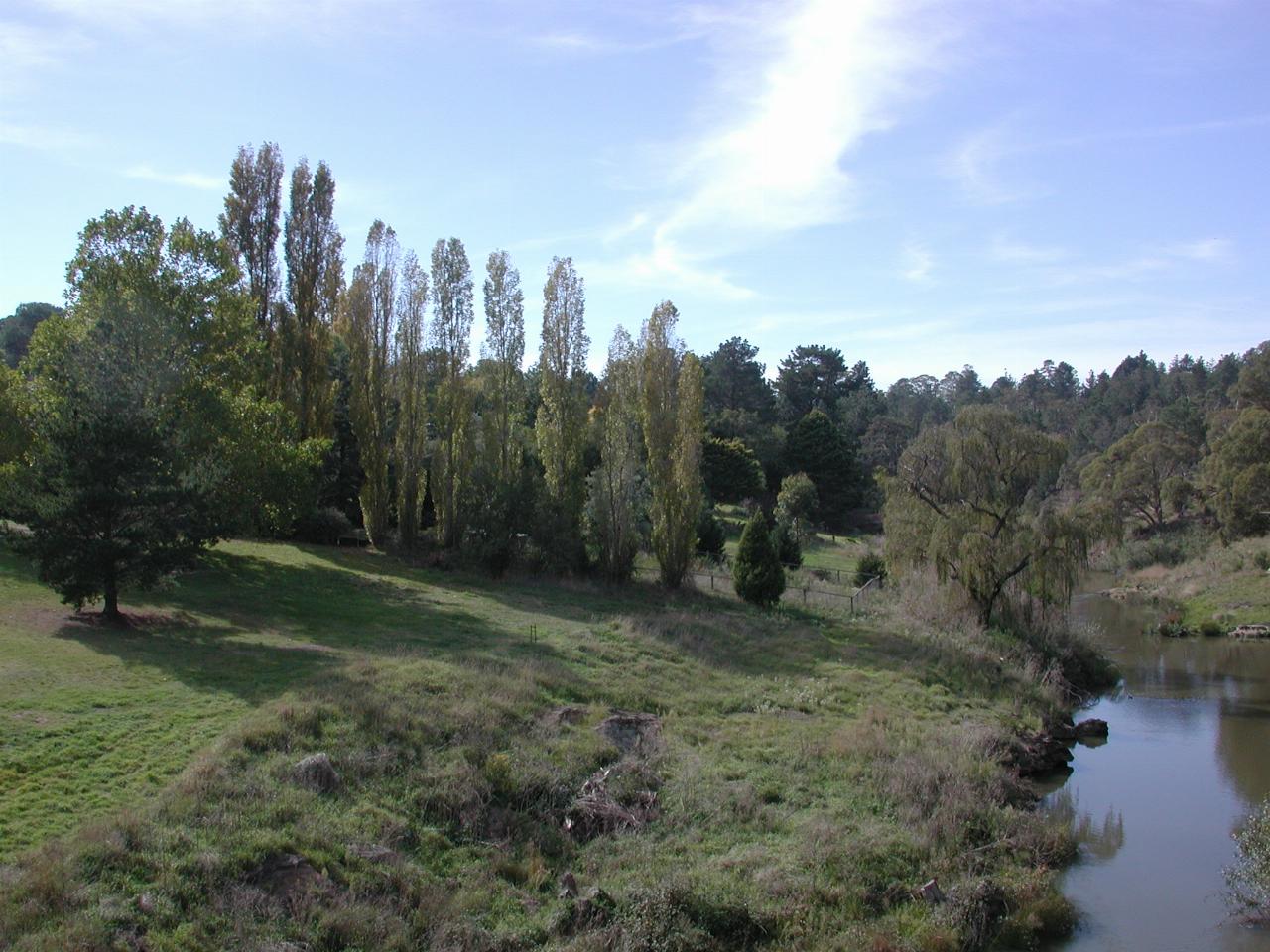 Wingecarribee River, old Hume Hwy bridge at Berrima