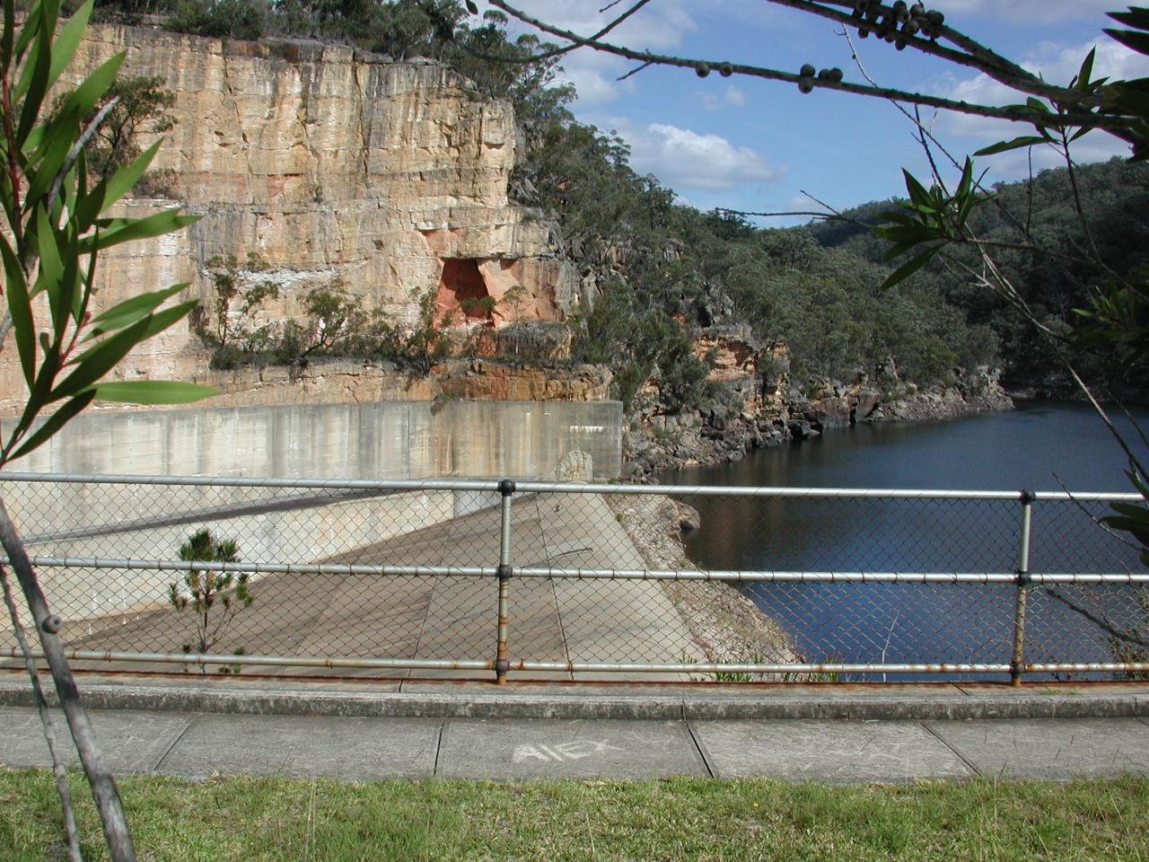 Nepean Dam overflow structure, and low water level