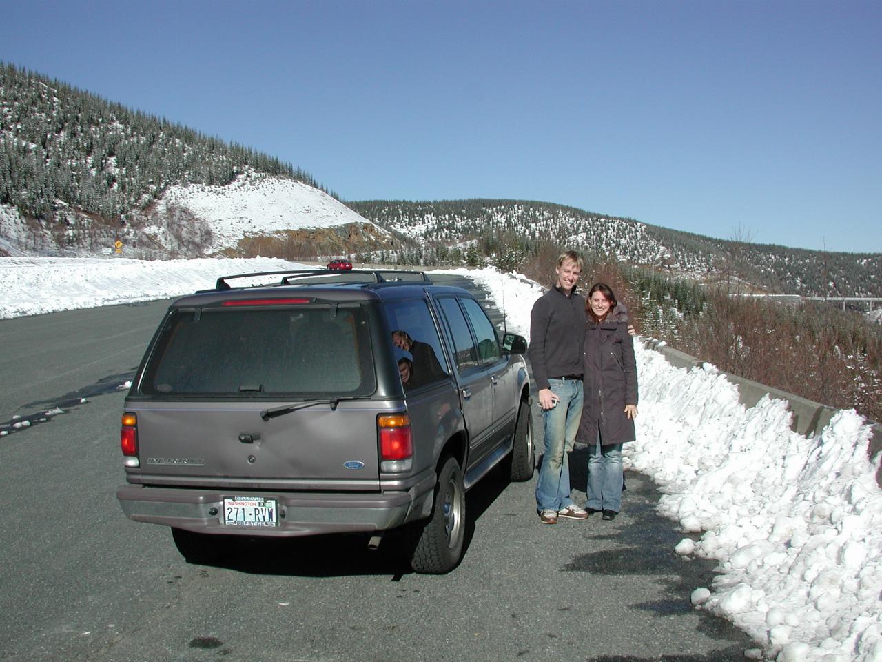 Keiran and Natalie beside my car at the viewpoint