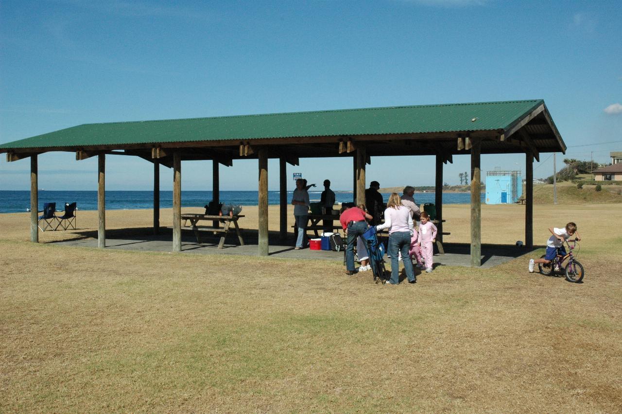 Mother's Day at Thirroul: base camp