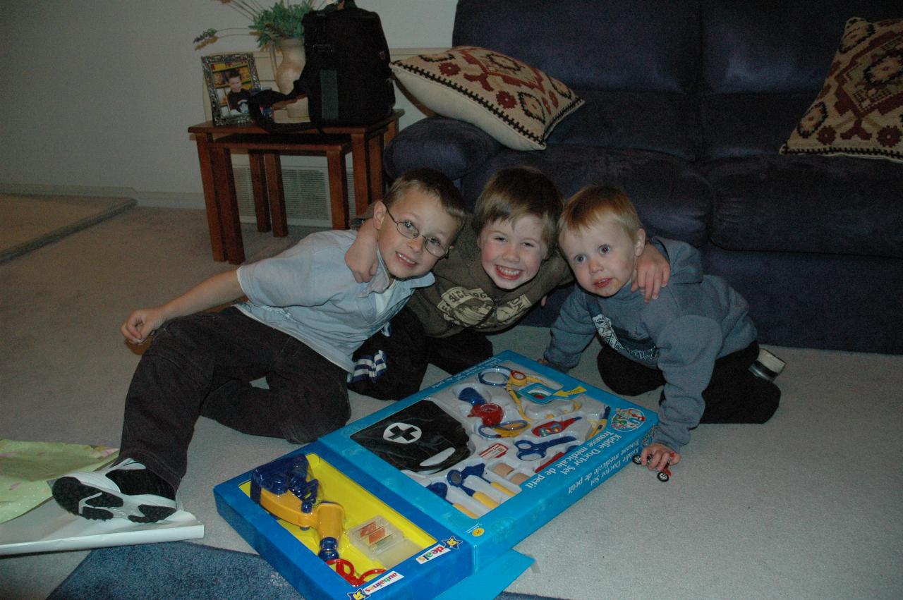 Jake's 5th birthday (Illawong): Tyan, Jake and Flynn with Jake's \