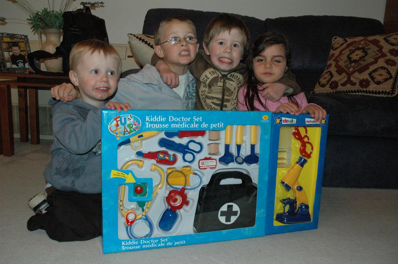 Jake's 5th birthday (Illawong): Flynn, Tyan, Jake and Taylor with Jake's \