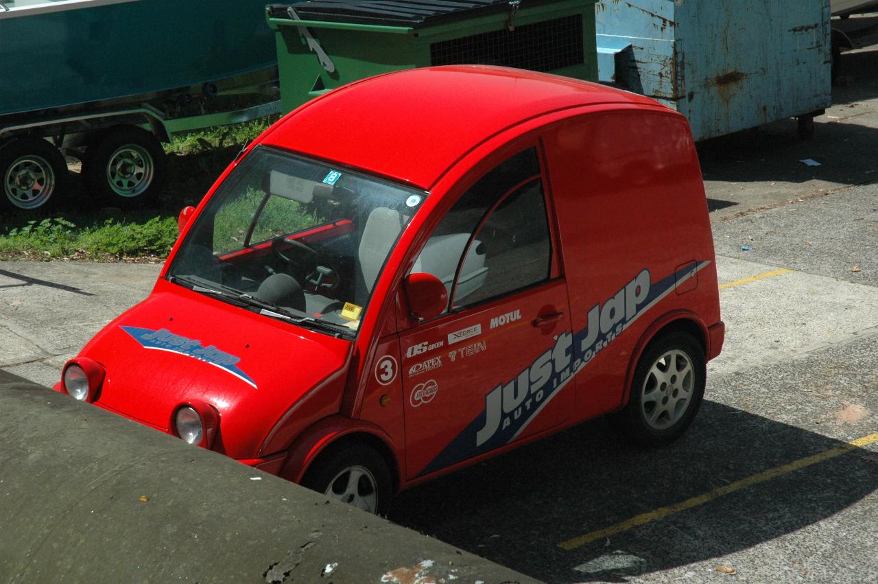 Interesting delivery vehicle at Como Marina