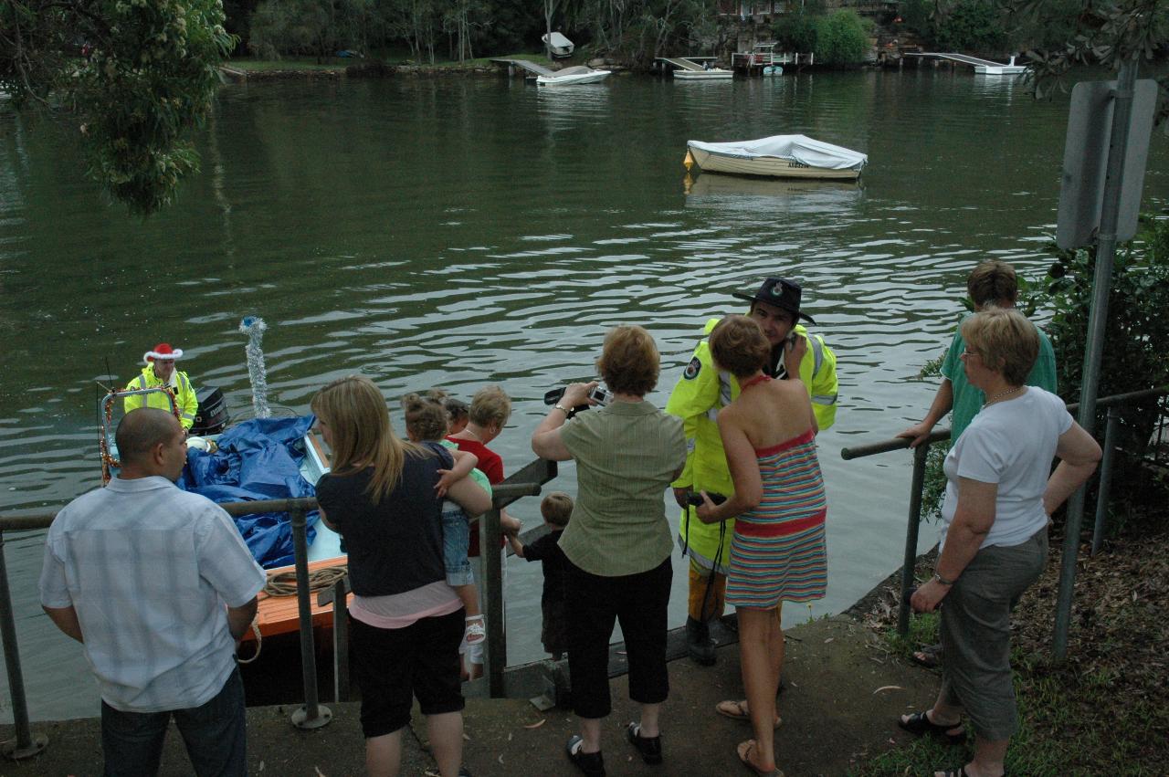 Christmas on Woronora: Assembled crowd talking to Peter Carter