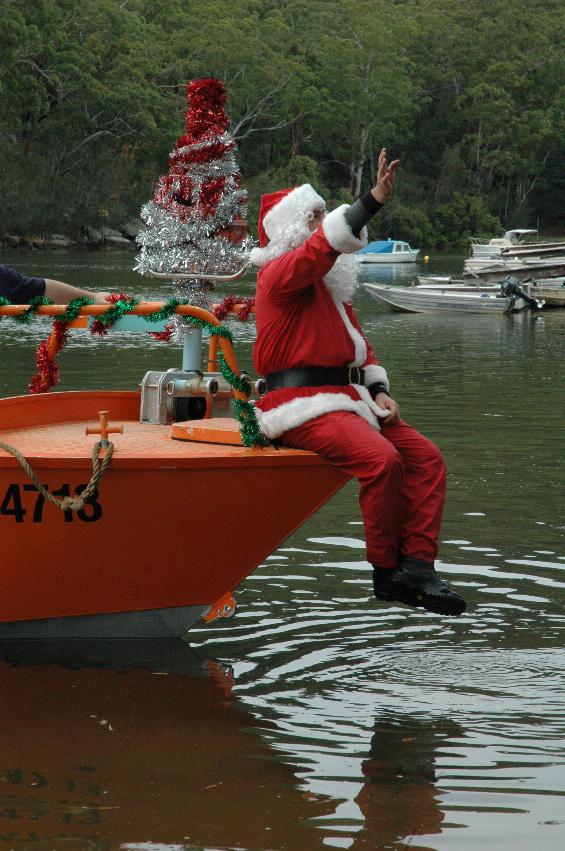 Christmas on Woronora: Santa's boat pulling out to visit the other side of the river